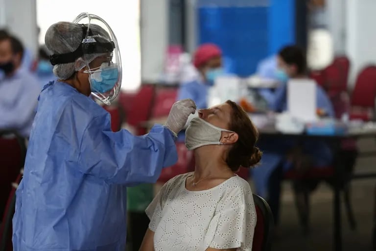 Coronavirus en la Argentina: informaron 167 muertos y 16.950 nuevos contagios en las últimas 24 horas - LA NACION