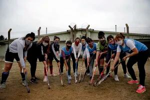 Las Lobas: inspiradas en Los Espartanos, llevaron el hockey a la cárcel de mujeres 