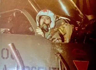 Carlos Selles en su Mirage III, durante la Guerra de Malvinas