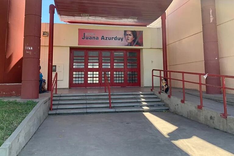 La escuela Juana Azurduy, en Córdoba, una de las que tuvo que cerrar las puertas por la activación del protocolo Covid