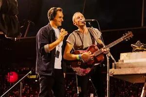 Roger Federer cantó en el escenario con Coldplay y será homenajeado en Wimbledon