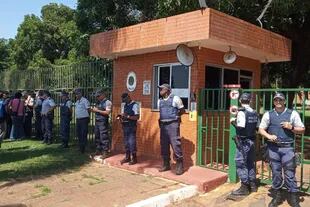 La policía militar patrulla los alrededores de la embajada de Venezuela en Brasilia