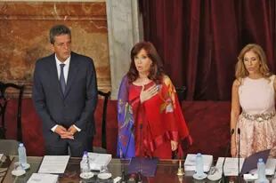 Cristina Kirchner junto a Sergio Massa luego de entrar al recinto