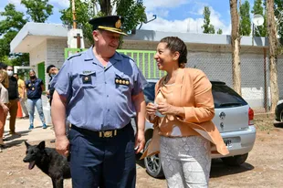 Arabela Carreras y el jefe de la policía de Río Negro, Osvaldo Tellería