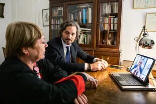 Michelle Bachelet, Santiago Cafiero y, por Zoom, Alberto Fernández