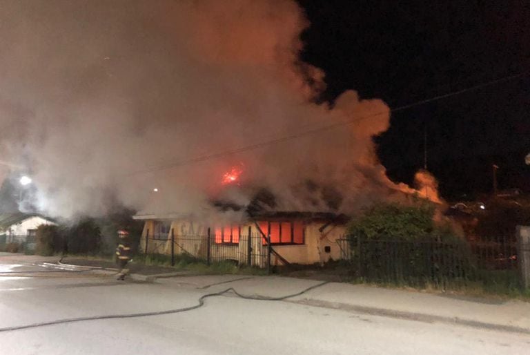 Dos bidones de nafta no llegaron a explotar en el incendio del Club Andino Piltriquitrón