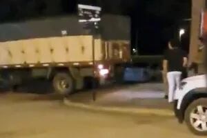 Chocó con su camión el frente de un boliche, se fue a su casa y se resistió al arresto