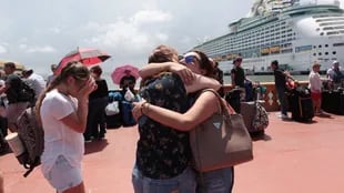 En San Juan, miles de puertoriqueños tomaron cruceros para escapar de la isla, destruida por el huracán María
