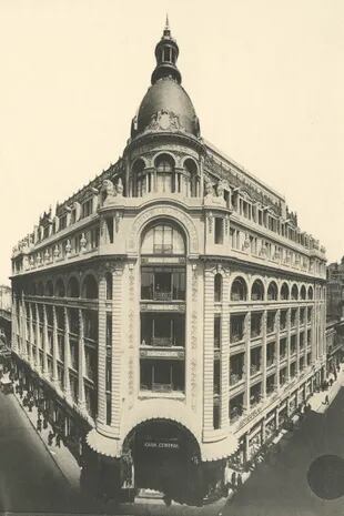 El edificio más emblemático de la marca, inaugurado en 1914. Está aún en pie, en la esquina de Perón y Florida.