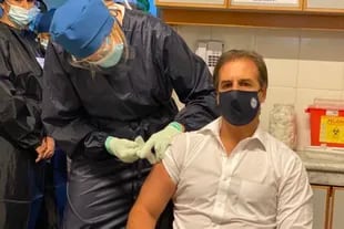 El presidente de Uruguay recibe la primera dosis de la vacuna contra la COVID-19