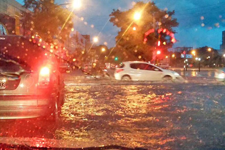 Las inundaciones complican a Santiago del Estero.