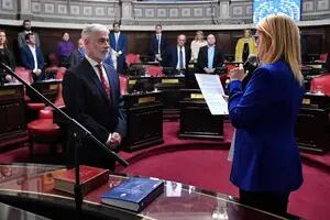 Tres meses después de su renuncia, Feletti volvió a su antiguo cargo público en el Senado bonaerense