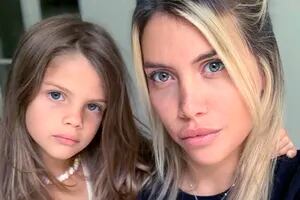 Francesca Icardi: la hija de Wanda Nara lució un buzo que cuesta 80.000 pesos
