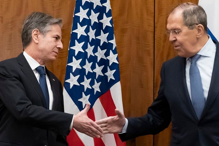 Estados Unidos y Rusia se reúnen por Ucrania en un “momento crítico”