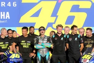 Valentino Rossi y el equipo Yamaha, luego del GP de la Comunidad Valenciana