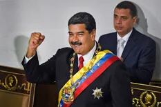 Maduro viola protocolos y se autojuramenta