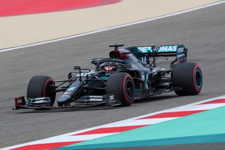 Fórmula 1: Hamilton sigue de festejo y partirá en el primer lugar en Bahrein