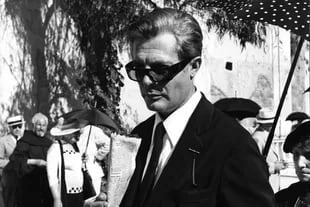 Marcello Mastroianni volvía a interpretar al alter ego del director: "Laurence Olivier le venía grande como actor", afirmó sobre el posible protagonista original del clásico
