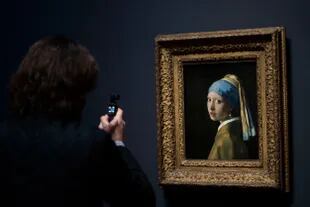 "La Joven de la Perla" estará hasta el 1° de abril exhibida en el Rijksmuseum de Ámsterdam; luego, regresará a su casa en La Haya