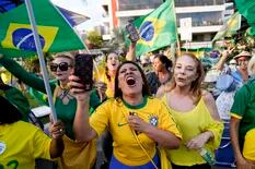 Por qué la toxicidad política de Brasil mancha un ícono nacional: la camiseta verdeamarela del seleccionado