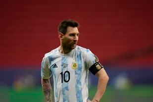 El dibujo táctico de Scaloni que saltó por el aire y el partido que Messi no debió jugar
