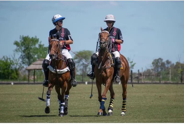 The first to be united: Cruz and Antonio Heguy, with the Chapaleufú II Indies, in the Metro of Alto Handicap.