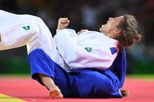 La pequeña judoca agigantó su figura en el olimpismo argentino al ganar el oro en los Juegos Olímpicos de Río de Janeiro en la categoría de hasta 48 kilos.