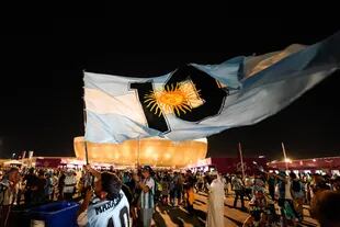 Hinchas argentinos, en la previa ante México, en el estadio Lusail de Doha