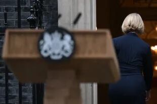 Liz Truss anunció su dimisión como primera ministra.