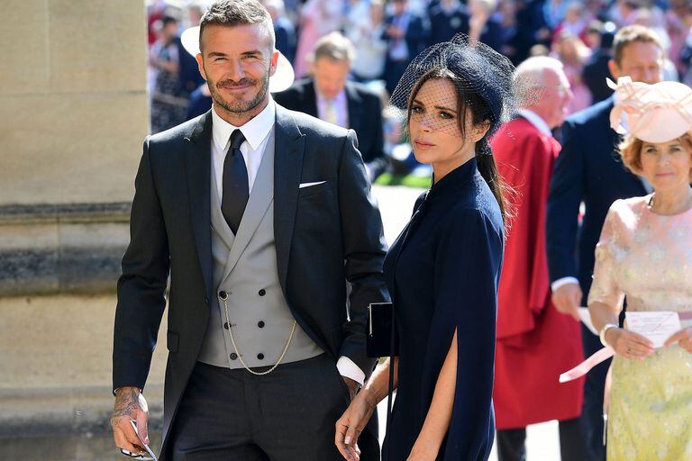 Los Beckham subastan sus looks de la boda real para las víctimas de Manchester