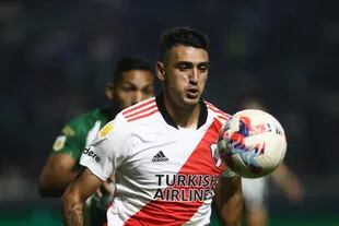 Matías Suárez viene de hacer un gol en Chile contra Colo Colo y River necesita la efectividad del cordobés frente a Sarmiento, que puede superarlo en la zona 1 de la Copa de la Liga Profesional.