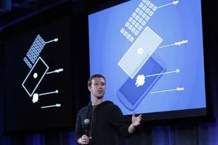 Mark Zuckerberg presenta la integración de la interfaz de Facebook Home en los dispositivos Android
