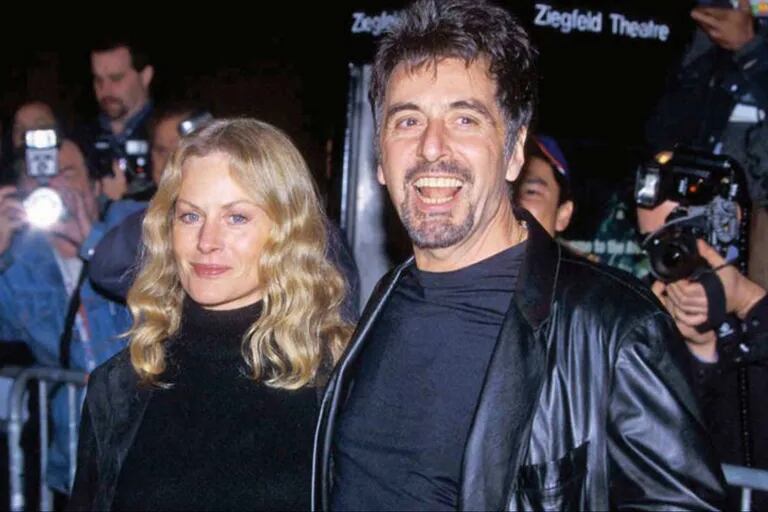 L’attrice Beverly D’Angelo condivide alcune foto insolite della sua relazione intima con l’ex marito Al Pacino: “Tra alti e bassi”