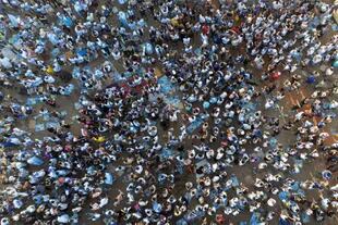Miles de personas se reunieron en la Plaza Seeber, en Palermo