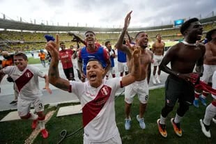Perú logró un triunfo fundamental contra Colombia que aumenta su ilusión de llegar a la Copa del Mundo en Qatar.