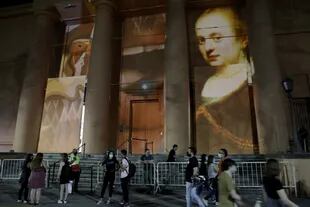 El Museo Nacional de Bellas Artes proyectó en su fachada una selección de sus obras con la técnica del mapping