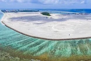 La nueva isla artificial de Hulhumalé se construyó utilizando millones de metros cúbicos de arena extraídos del lecho marino