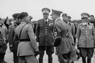 Mariscal Rodolfo Graziani, entre Benito Mussolini y Adolf Hitler