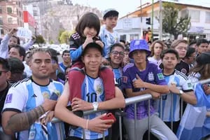 Furor entre los "boligauchos" por el crack argentino y el enojo de los jugadores locales