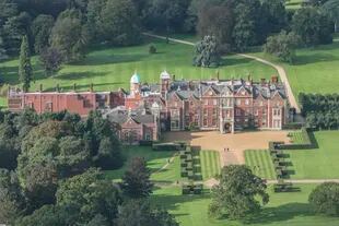 Sandringham House era una de las propiedades reales preferidas de Isabel II. Está ubicada en el condado de Norfolk, 160 kilómetros al norte de Londres.