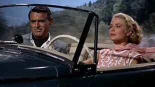 Cary Grant y Grace Kelly en Para atrapar al ladrón.