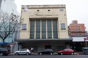 Fachada del Teatro El Plata, de Mataderos