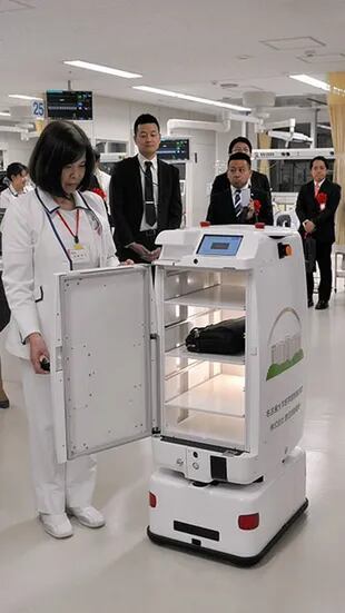 Uno de los cuatro robots que asistirán a enfermeros y médicos del Hospital Universitario de Nagoya