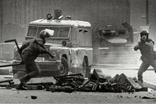 La muerte de Bobby Sands provocó disturbios en Belfast, ya que los partidarios del IRA consideraban a la primera ministra Margaret Thatcher una asesina y a él, un martir