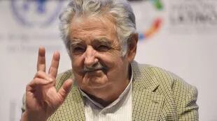 Mujica les recomendó a los argentinos ser desconfiados