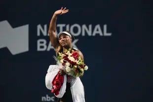 La eliminación de Serena Williams, frente a la suiza Belinda Bencic en el Masters 1000 de Toronto, incluyó un ramo de flores y una despedida del público; la ex número 1 ya está recibiendo homenajes.