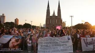 Cientos de vecinos platenses, familiares y amigos de la familia Bogado exigieron en La Plata justicia por el asesinato de Abril