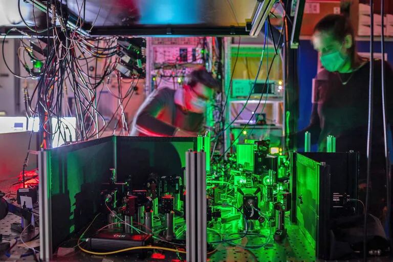 Netzwerkteleportation: Die beispiellose Leistung niederländischer Forscher, die das Quanteninternet anführen