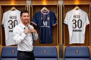 Feliz, Lionel Messi en el vestuario del estadio de Paris Saint-Germain