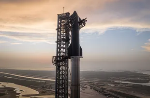 El cohete Starship en su base de lanzamiento